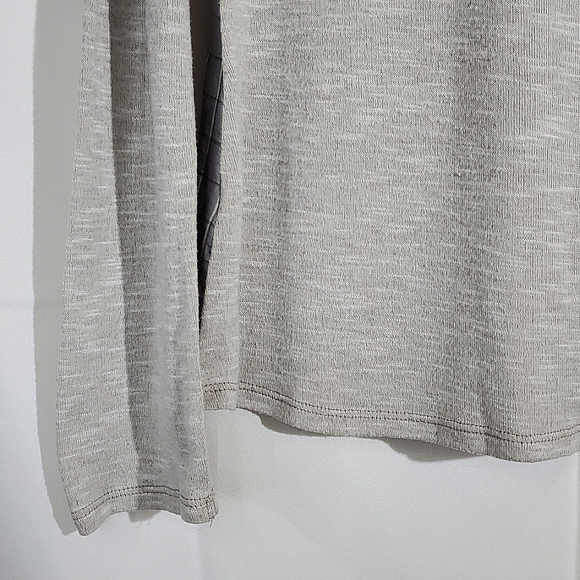 Preloved Women's Rayon/Cotton Blend Button-Up, Made In Canada - Size Medium - Picture 10 of 13